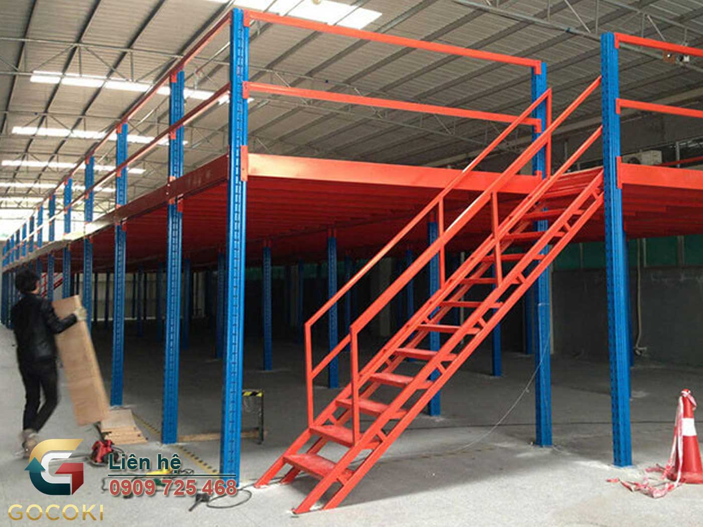 Hệ khung lắp ghép trong nhà xưởng được bố trí theo từng khu vực lưu trữ