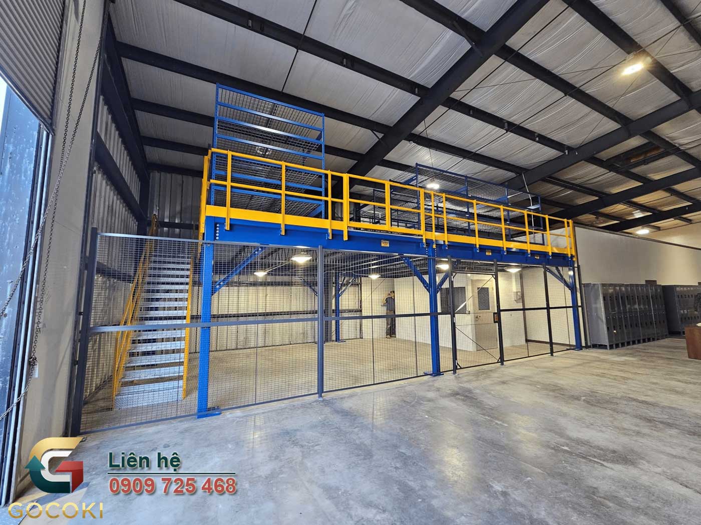 Không gian kho được tối ưu chiều cao với lối đi và cầu thang tiện lợi