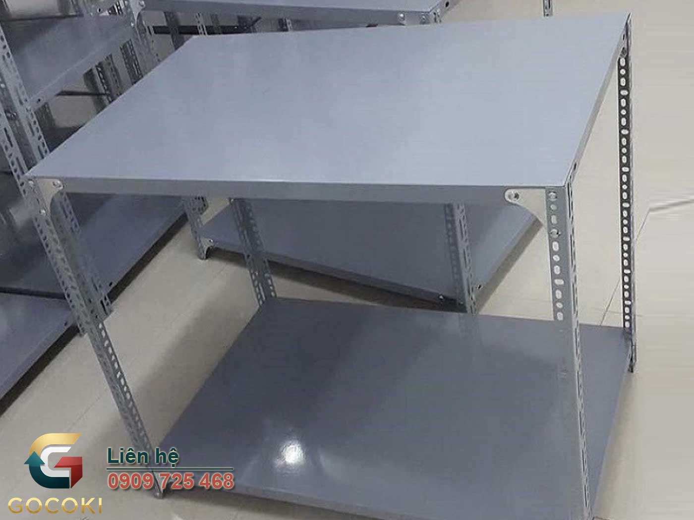 Kệ sắt v lỗ 2 tầng thanh lý giá rẻ, mới 95% cho kho xưởng