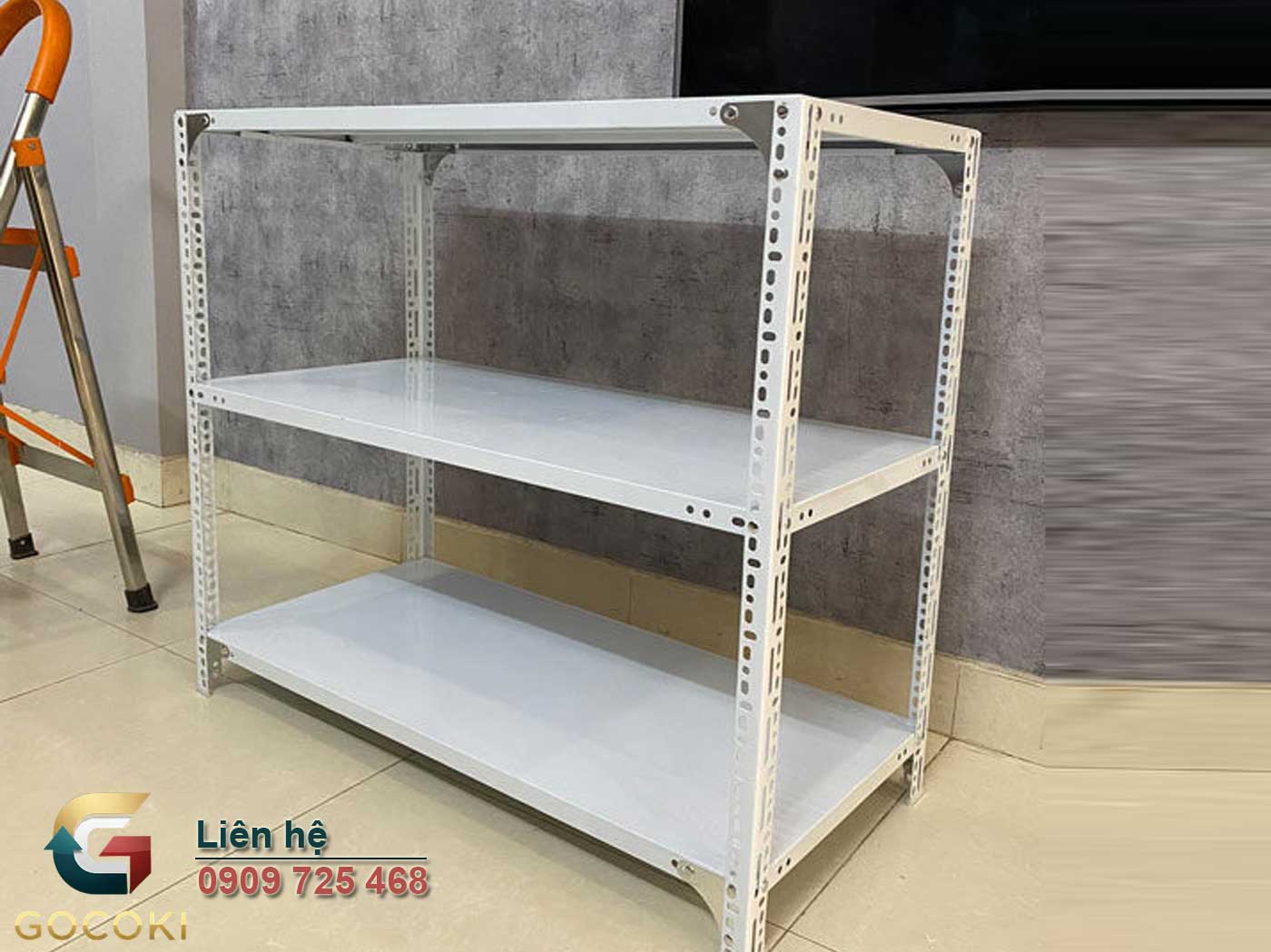 Kệ sắt v lỗ 3 tầng thanh lý giá rẻ, mới 95% cho kho xưởng