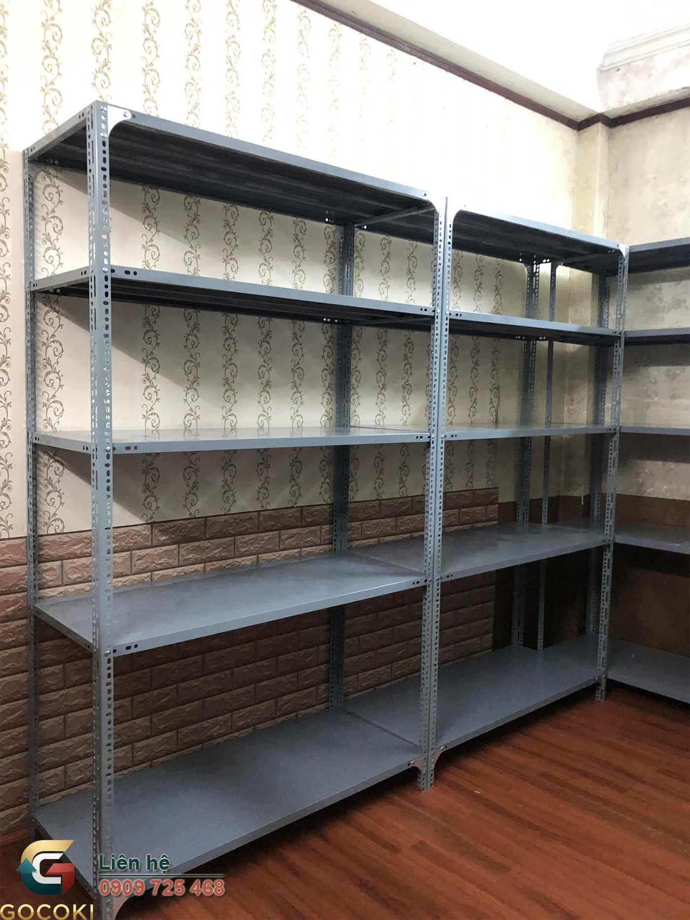 Kệ sắt v lỗ 5 tầng thanh lý giá rẻ, mới 95% cho kho xưởng