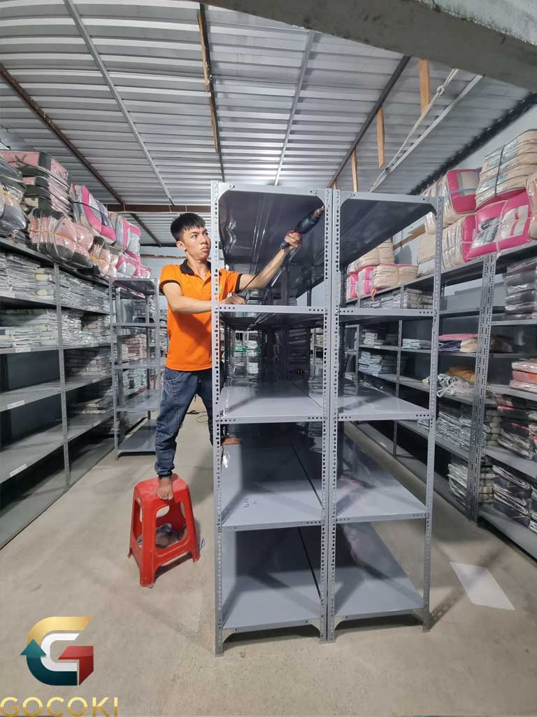 Thanh lý kệ v lỗ đã qua sử dụng, chịu tải tốt