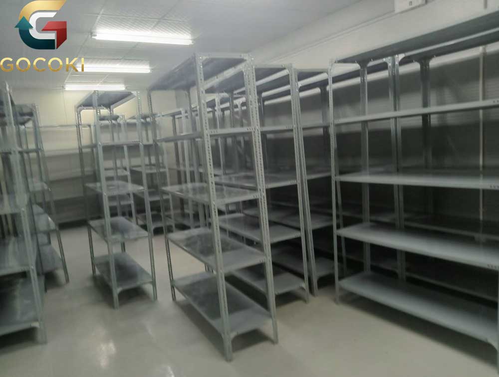 Sắt v lỗ thanh lý được phân loại và kiểm tra trước khi giao