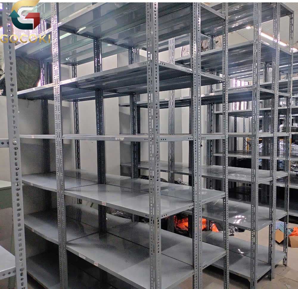 Không gian kho sử dụng kệ lưu trữ tiết kiệm diện tích