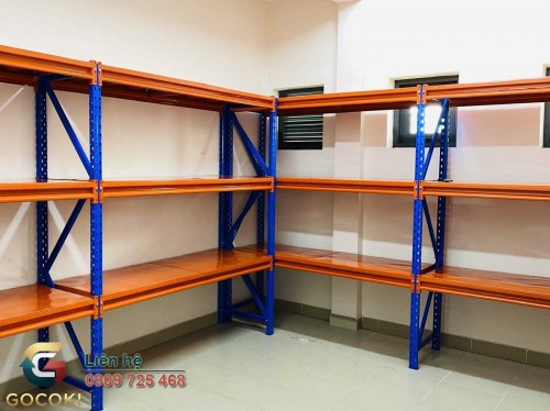 Cách tính tải trọng kệ trung tải chính xác để tránh sập kho